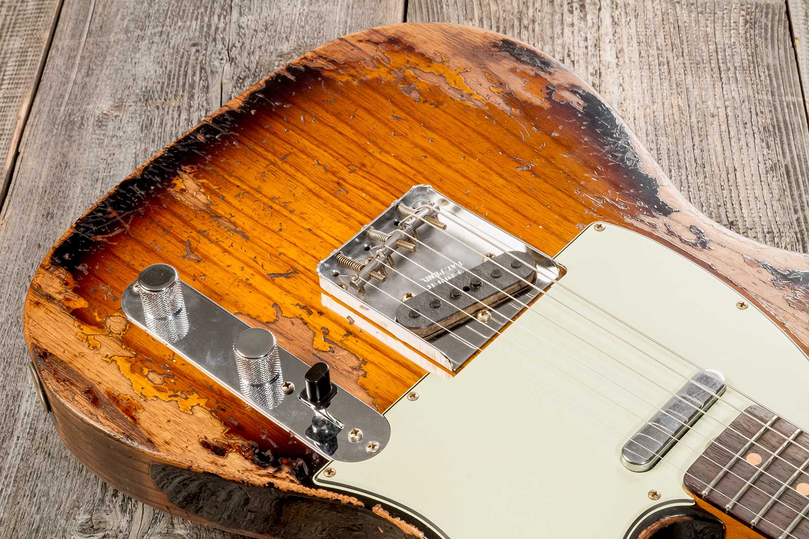 Fender Custom Shop Tele 1963 2s Ht Rw #r136206 - Super Heavy Relic 2-color Sunburst - Tel shape electric guitar - Variation 3