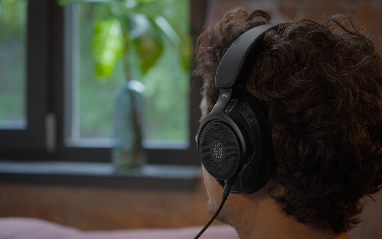 Adam H715 Reference - Closed headset - Variation 10