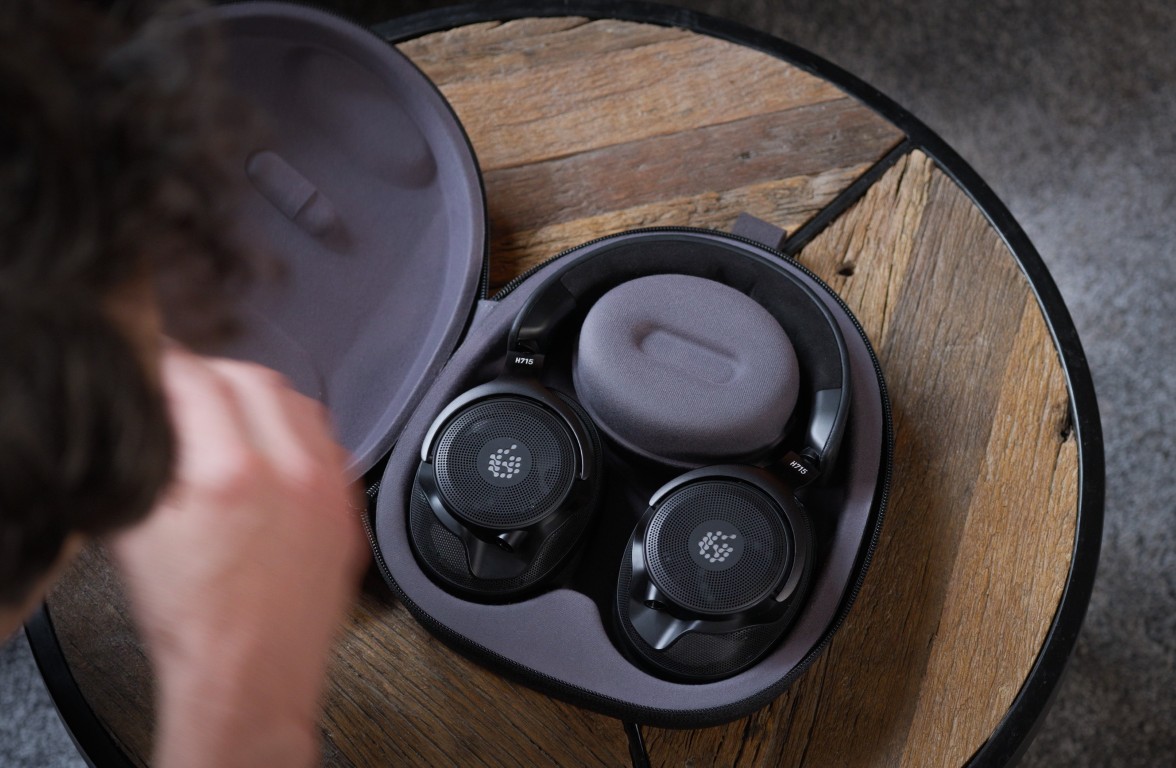 Adam H715 Reference - Closed headset - Variation 11