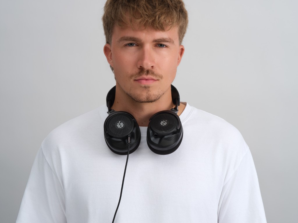 Adam H715 Reference - Closed headset - Variation 3