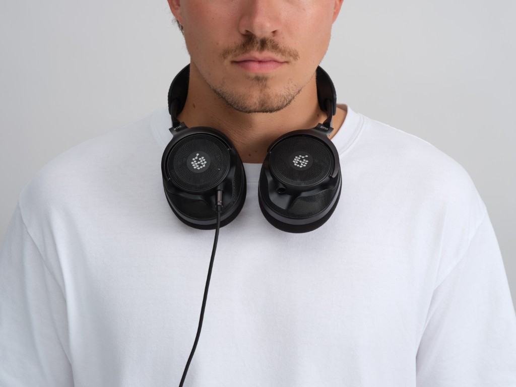 Adam H715 Reference - Closed headset - Variation 5