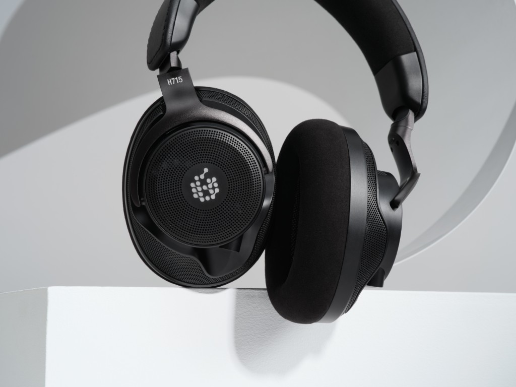 Adam H715 Reference - Closed headset - Variation 6