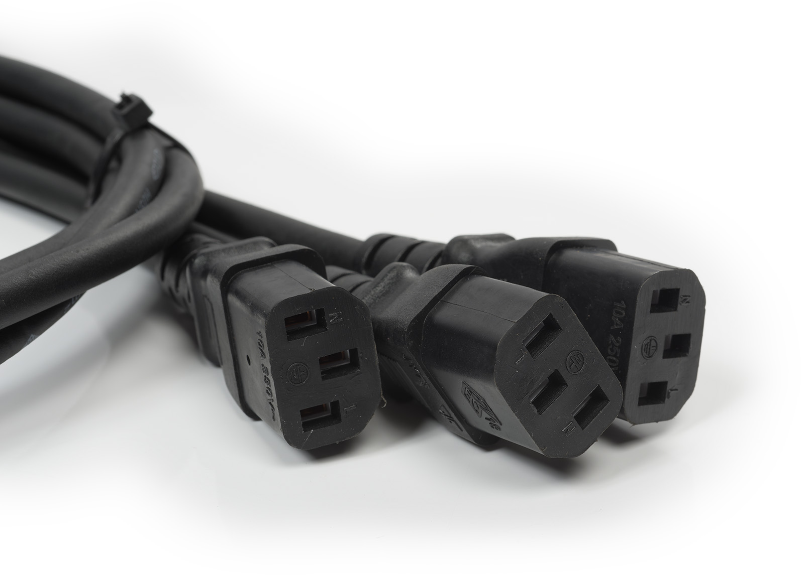 Algam Lighting Split 3 Alim 1x Iec 1 Mm² 2,4 M / 1x 1,8 M + 3x 0,6 M - Cable - Variation 2