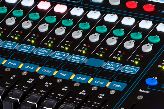 Allen & Heath Qu-32 - Digital mixing desk - Variation 4