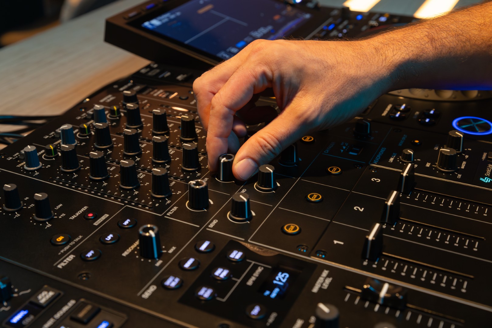 Alphatheta Djm-v5 - DJ mixer - Variation 14