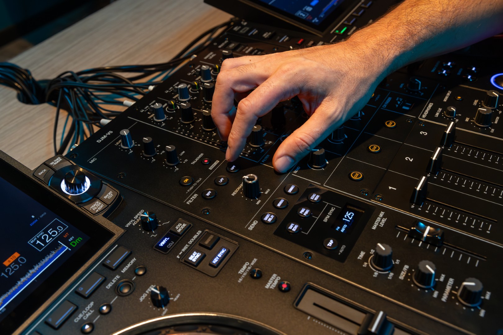 Alphatheta Djm-v5 - DJ mixer - Variation 15