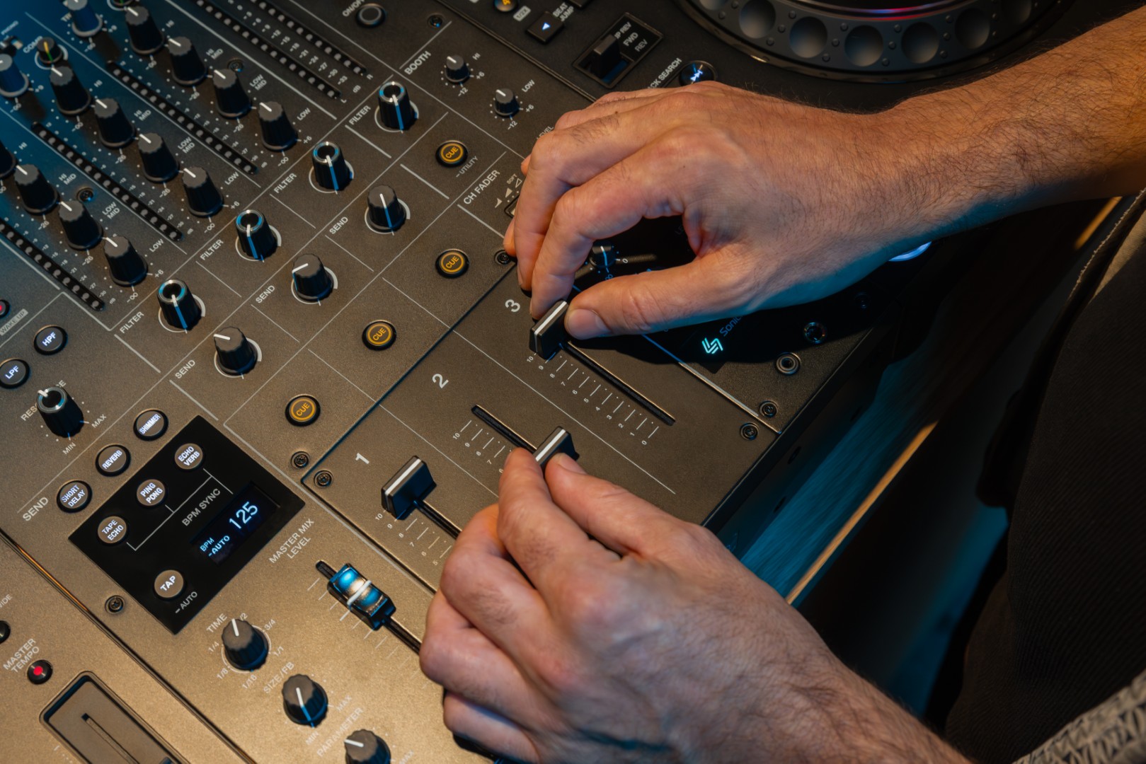 Alphatheta Djm-v5 - DJ mixer - Variation 16