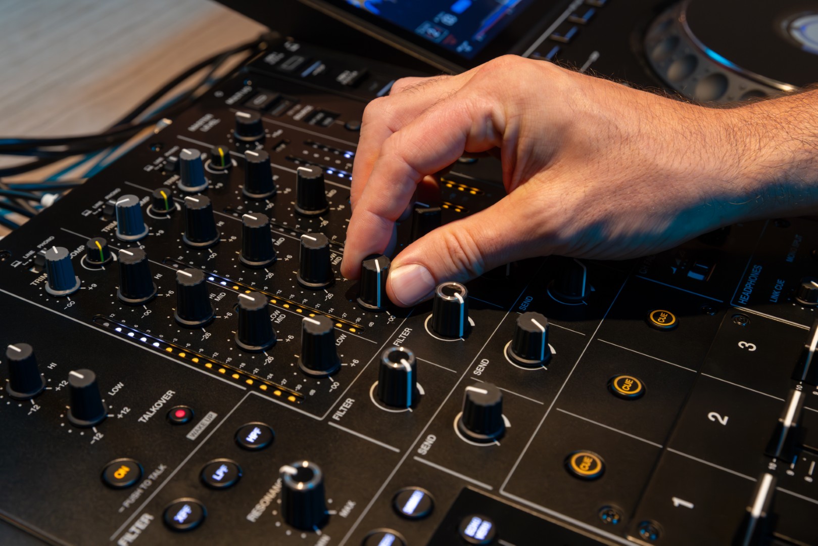 Alphatheta Djm-v5 - DJ mixer - Variation 17