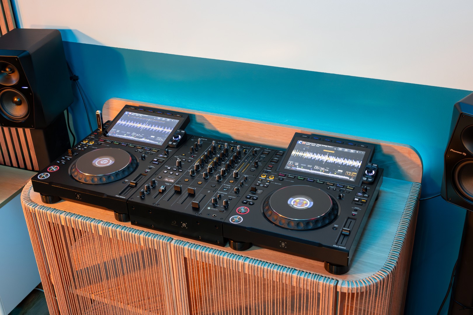 Alphatheta Djm-v5 - DJ mixer - Variation 21