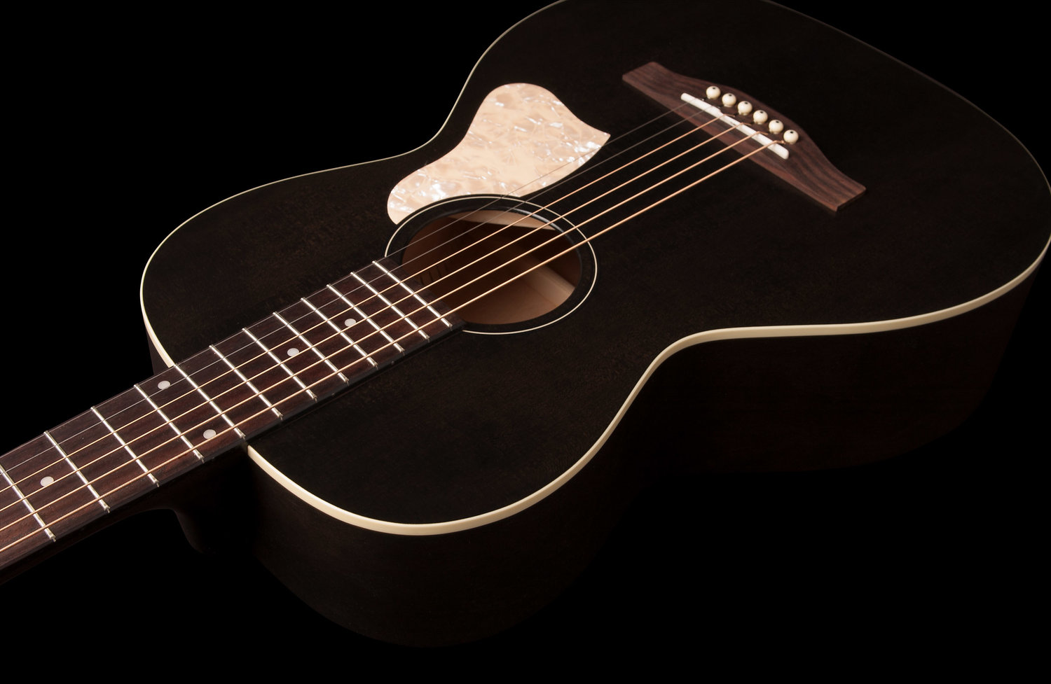 Art Et Lutherie Roadhouse Parlor Epicea Merisier - Faded Black - Acoustic guitar & electro - Variation 2