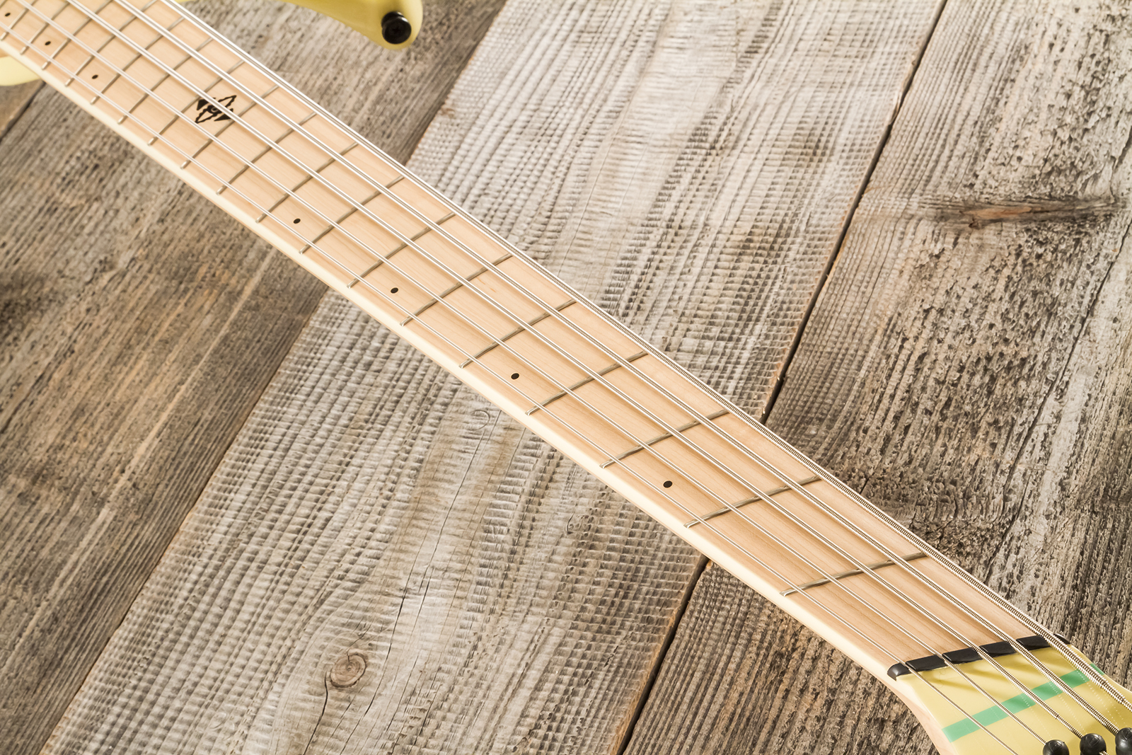 Dingwall John Taylor Rio Dream Jt3 5c Ltd Signature 3pu Active Mn - Creme - Solid body electric bass - Variation 9