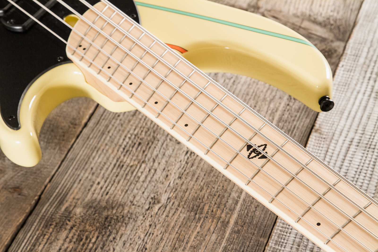 Dingwall John Taylor Rio Dream Jt3 5c Ltd Signature 3pu Active Mn - Creme - Solid body electric bass - Variation 8