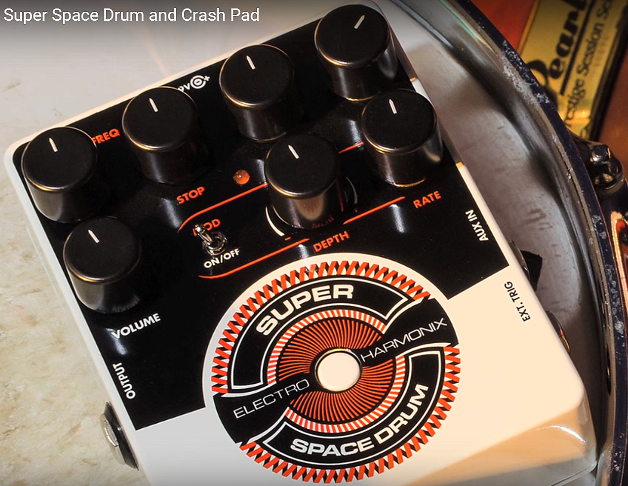 Electro Harmonix Super Space Drum Analog Drum Synthesizer - Harmonizer effect pedal - Variation 1