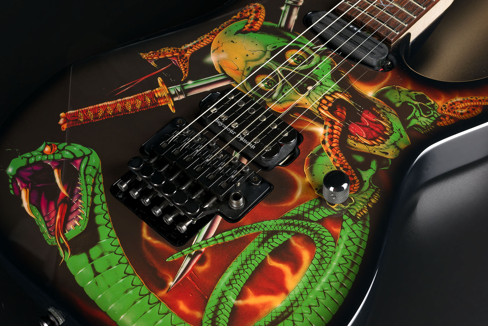 Esp Custom Shop George Lynch Skulls & Snakes Jap Signature Hst Fr Rw - Custom Graphic - Metal electric guitar - Variation 3