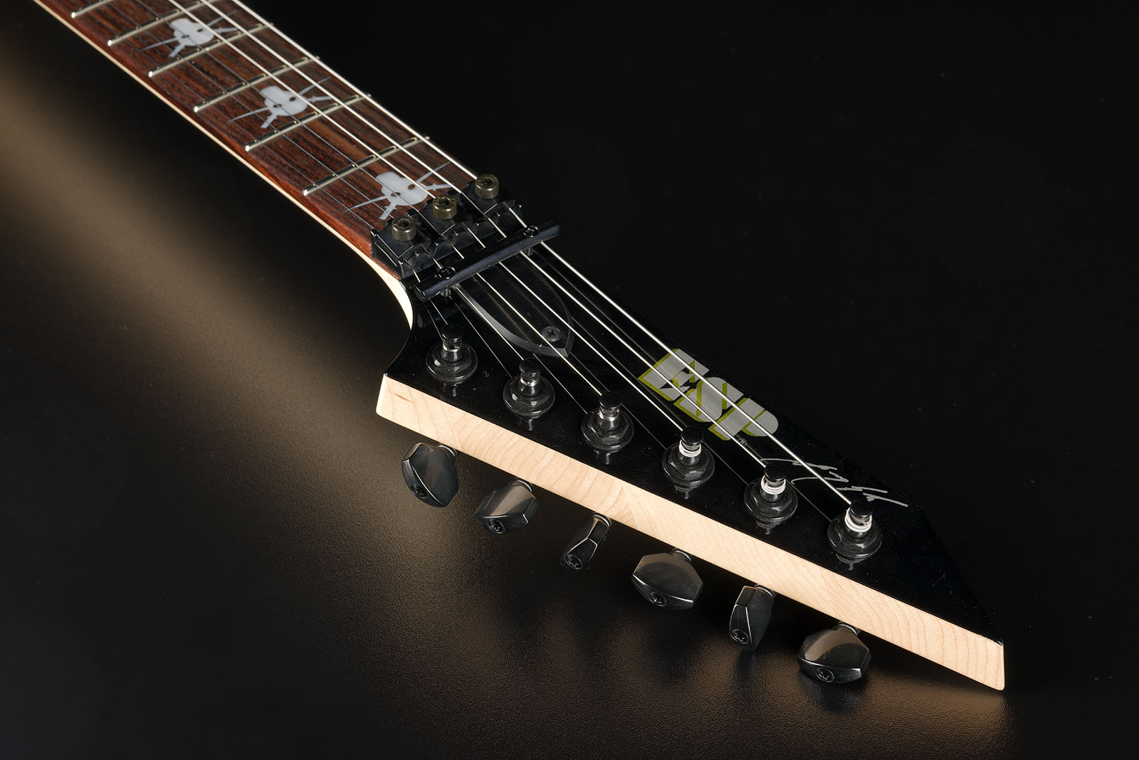 Esp Custom Shop George Lynch Skulls & Snakes Jap Signature Hst Fr Rw - Custom Graphic - Metal electric guitar - Variation 4