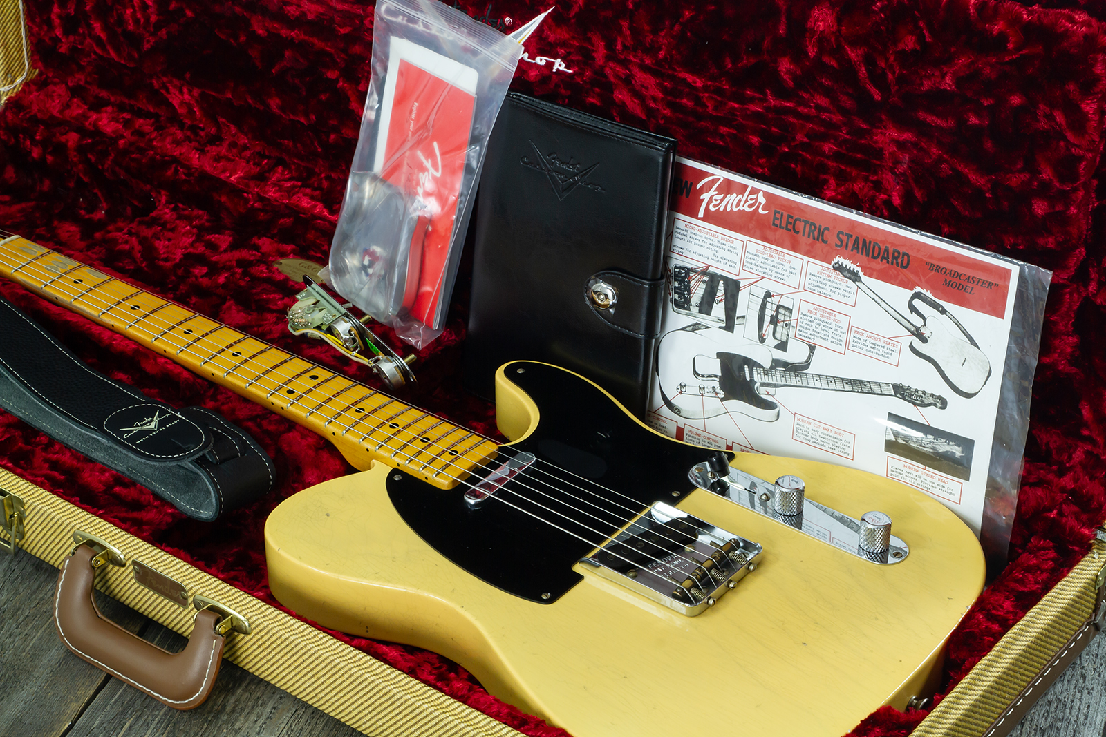 Fender Custom Shop Broadcaster Tele 70th Ann. Ltd Mn #r106019 - Journeyman Relic Nocaster Blonde - Tel shape electric guitar - Variation 16