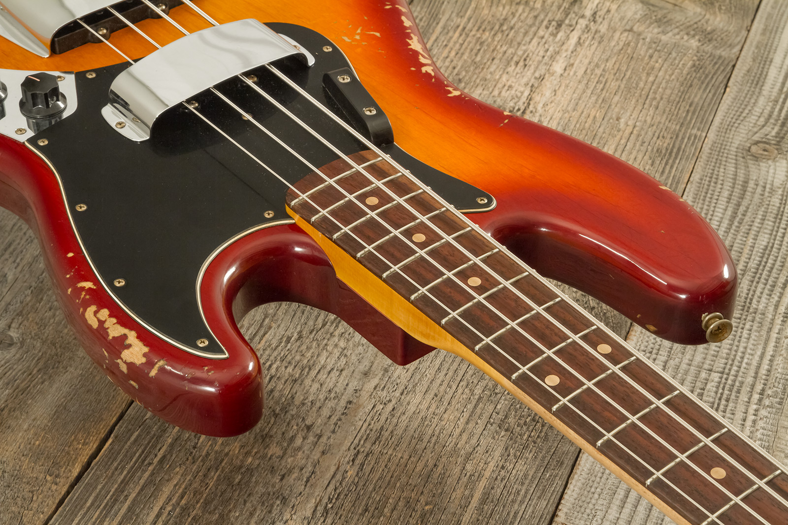 Fender Custom Shop Jazzbass 1964 Rw #r137642 - Heavy Relic Cherry Sunburst - Solid body electric bass - Variation 4