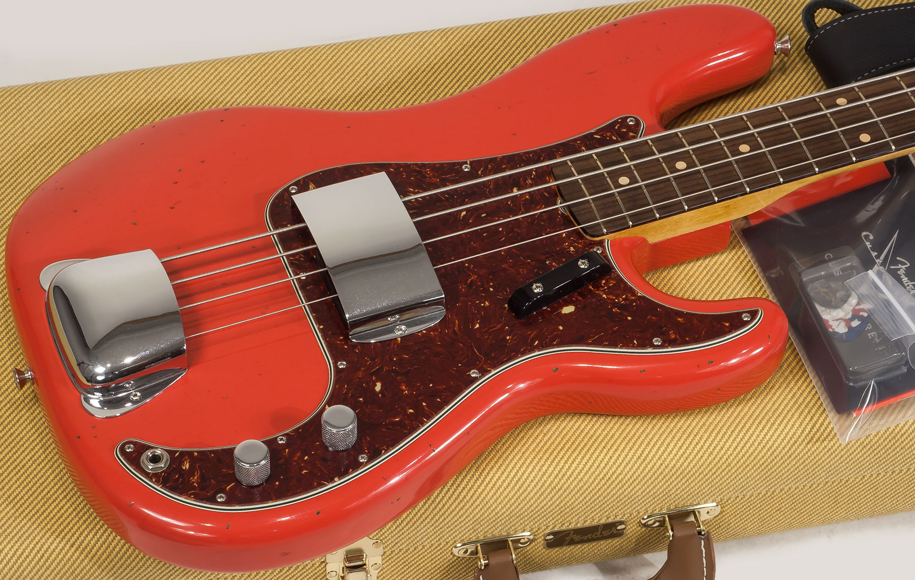 Fender Custom Shop 1962 Precision Bass journeyman relic fiesta red