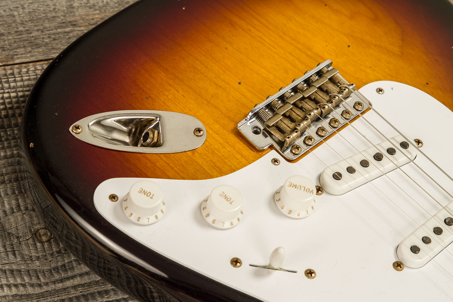 Fender Custom Shop Strat 1954 70th Anniv. 3s Trem Mn #xn4858 - Journeyman Relic 2-color Sunburst - Str shape electric guitar - Variation 3