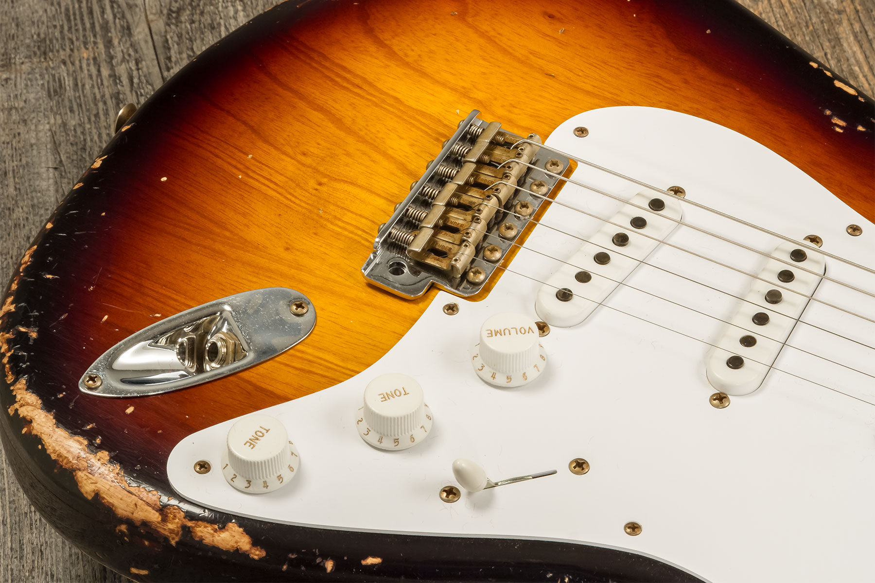 Fender Custom Shop Strat 1954 70th Anniv. 3s Trem Mn #xn4887 - Heavy Relic 2-color Sunburst - Str shape electric guitar - Variation 5