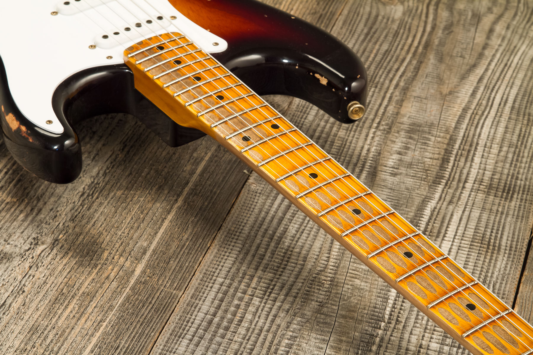 Fender Custom Shop Strat 1954 70th Anniv. 3s Trem Mn #xn4887 - Heavy Relic 2-color Sunburst - Str shape electric guitar - Variation 6