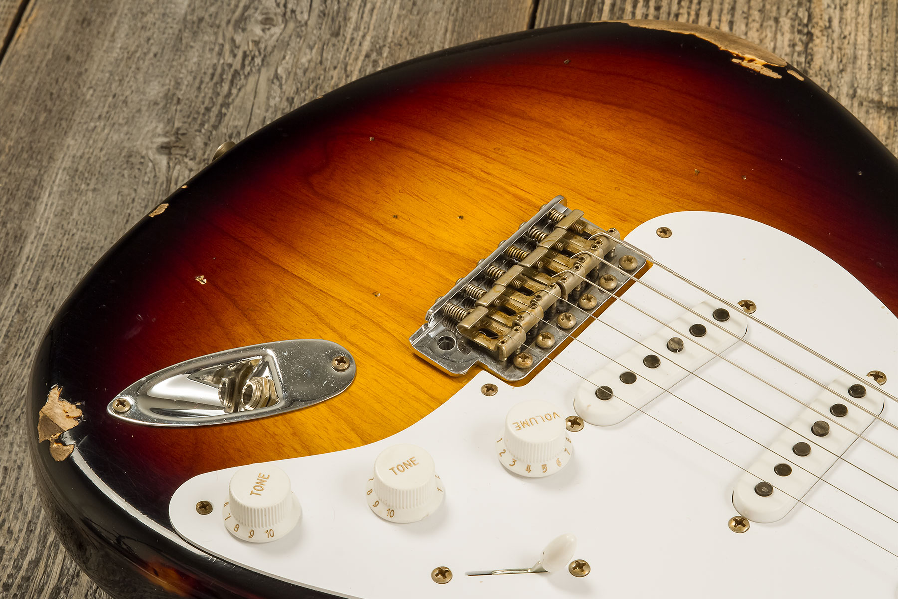 Fender Custom Shop Strat 1954 70th Anniv. 3s Trem Mn #xn4888 - Heavy Relic 2-color Sunburst - Str shape electric guitar - Variation 3