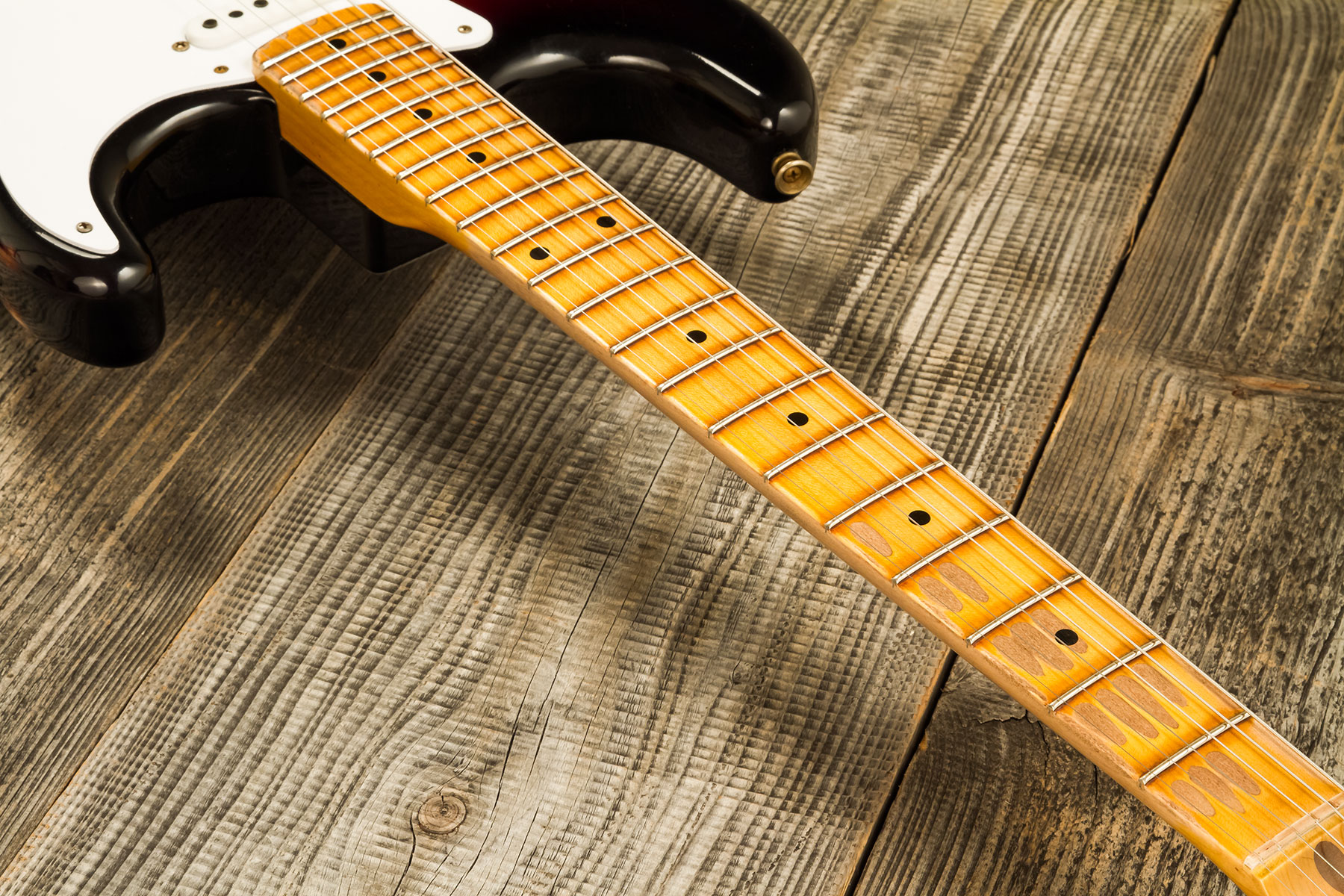 Fender Custom Shop Strat 1954 70th Anniv. 3s Trem Mn #xn4888 - Heavy Relic 2-color Sunburst - Str shape electric guitar - Variation 4