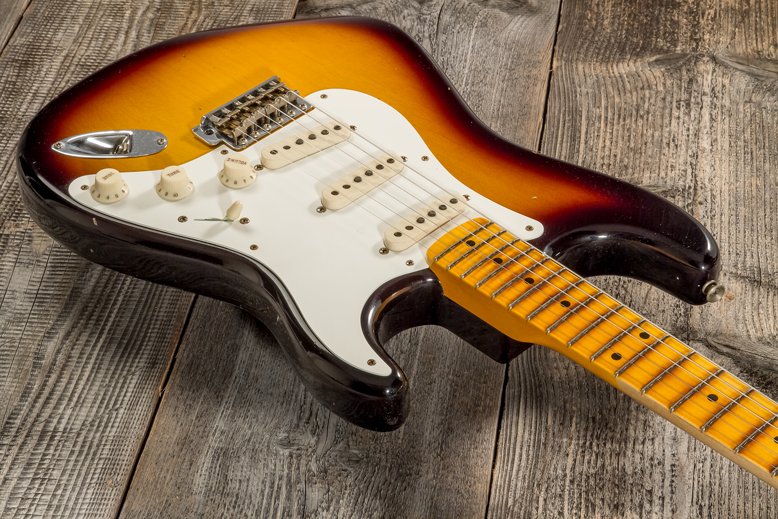 Fender Custom Shop Strat 1956 3s Trem Mn #cz570281 - Journeyman Relic Aged 2-color Sunburst - Str shape electric guitar - Variation 2