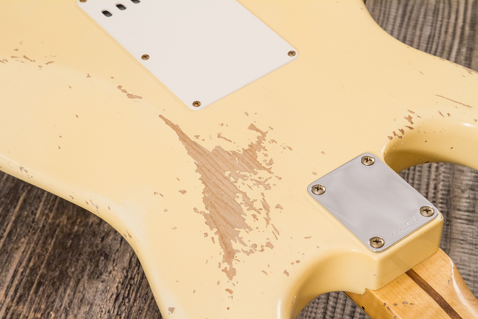 Fender Custom Shop Strat 1956 Hss Trem Mn #r143989 - Relic Vintage White - Str shape electric guitar - Variation 9
