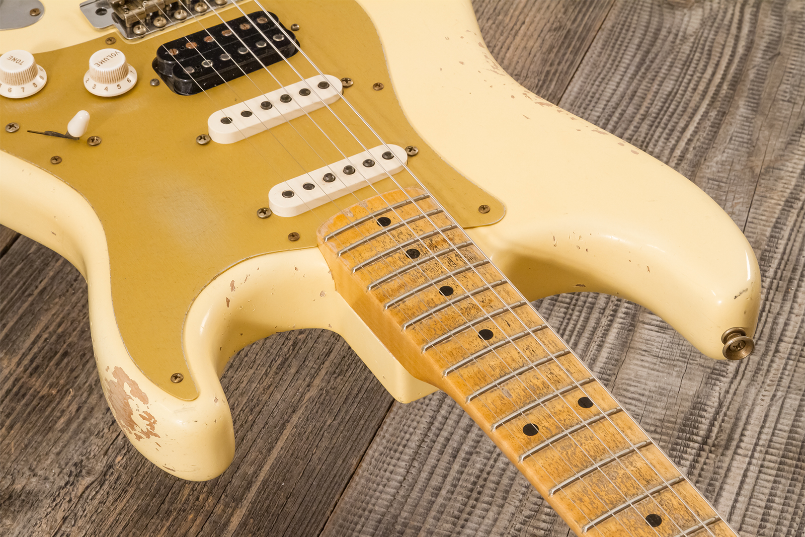 Fender Custom Shop Strat 1956 Hss Trem Mn #r143989 - Relic Vintage White - Str shape electric guitar - Variation 4
