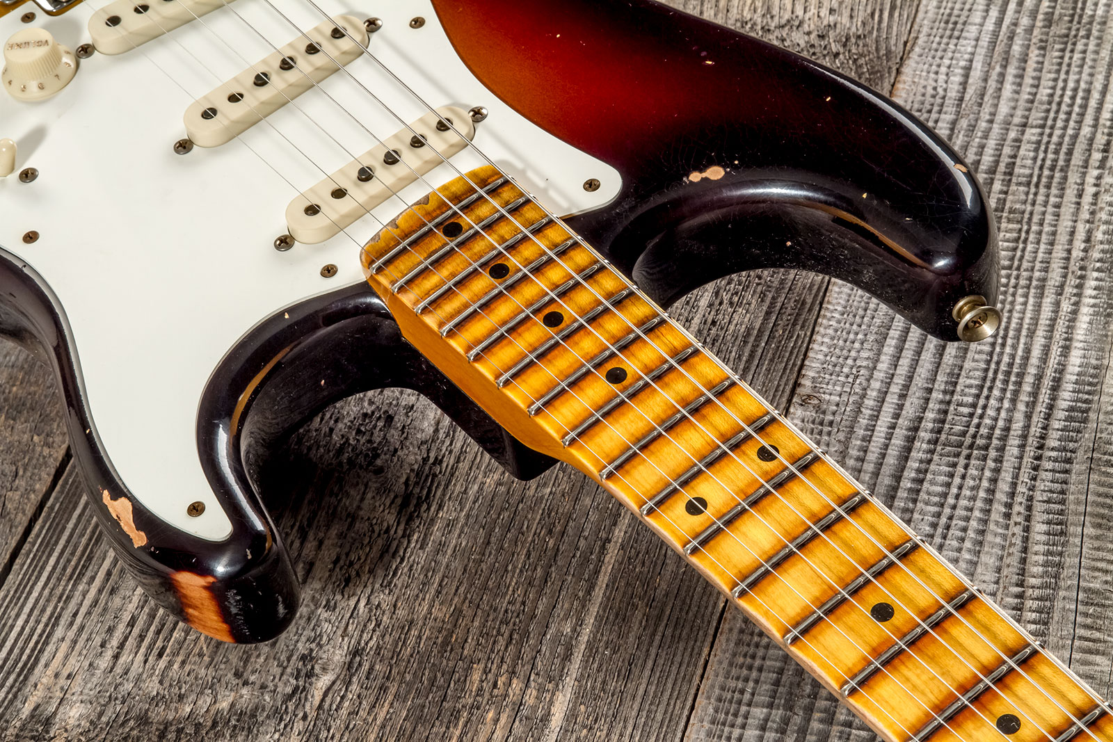 Fender Custom Shop Strat 1957 3s Trem Mn #cz575421 - Relic 2-color Sunburst - Str shape electric guitar - Variation 4