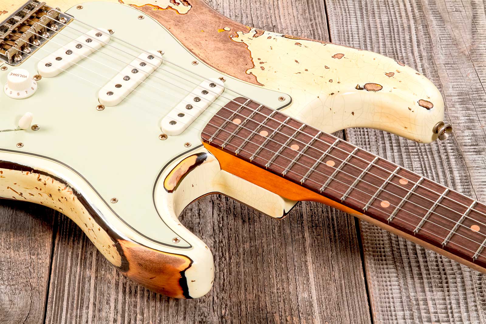 Fender Custom Shop Strat 1959 3s Trem Rw #cz576436 - Super Heavy Relic Vintage White O. 3-color Sunburs - Str shape electric guitar - Variation 4