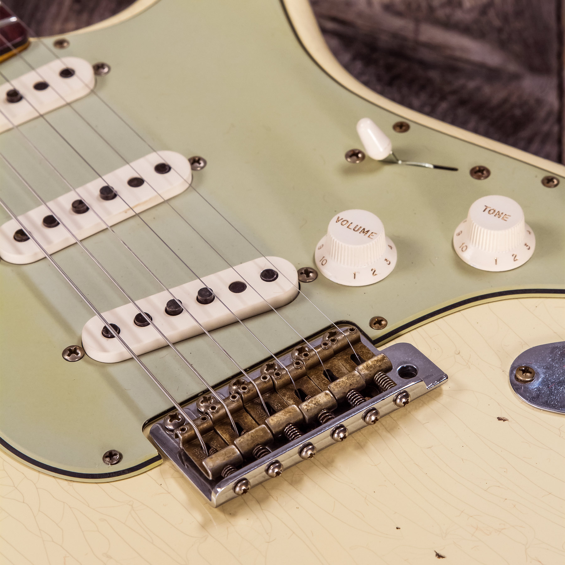 Fender Custom Shop Strat 1959 3s Trem Rw #r117393 - Relic Aged Vintage White - Str shape electric guitar - Variation 6