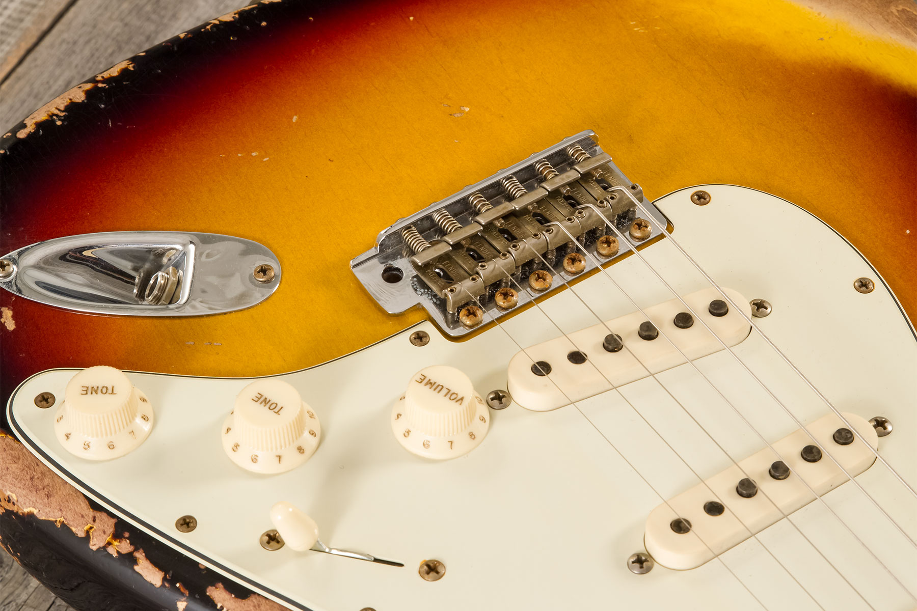 Fender Custom Shop Strat 1960 3s Trem Rw #cz578789 - Heavy Relic 3-color Sunburst - Str shape electric guitar - Variation 4