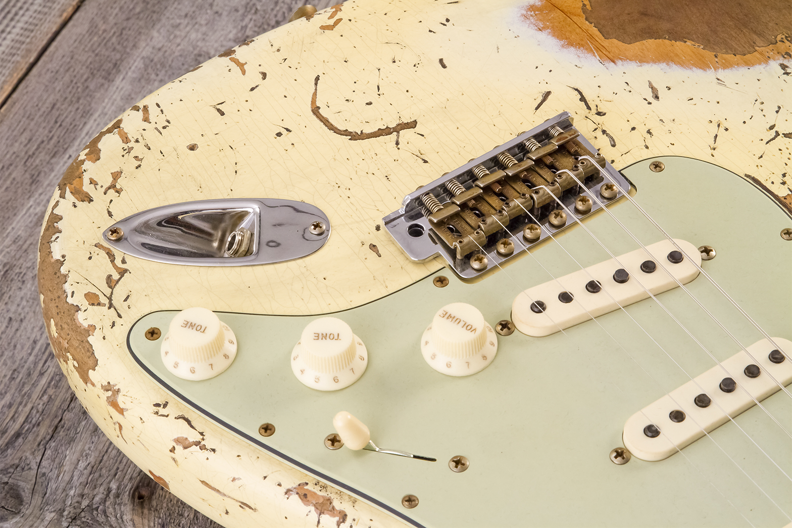 Fender Custom Shop Strat 1960 Dual Mag Ii Rw #cz563967 - Super Heavy Relic Vintage White - Str shape electric guitar - Variation 4