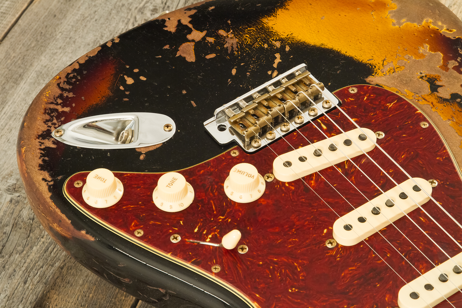 Fender Custom Shop Strat 1960 Roasted 3s Trem Rw #cz581166 - Super Heavy Relic Black O. 2-color Sunburst - Str shape electric guitar - Variation 4