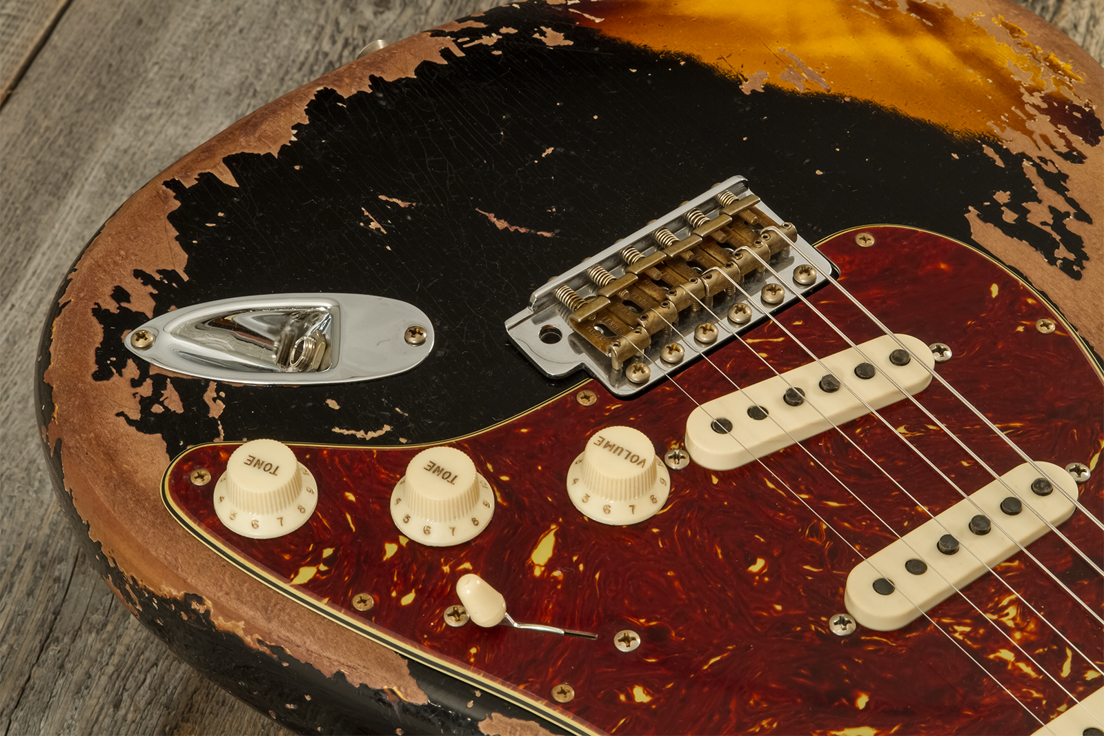 Fender Custom Shop Strat 1960 Roasted 3s Trem Rw #cz581210 - Super Heavy Relic Black O. 2-color Sunburst - Str shape electric guitar - Variation 3