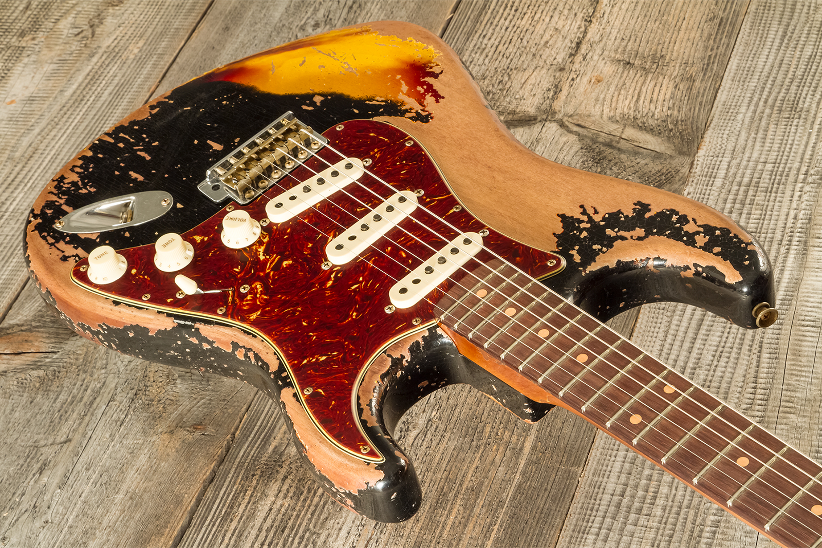 Fender Custom Shop Strat 1961 3s Trem #cz580688 - Super Heavy Relic Black O. 3-color Sunburst - Str shape electric guitar - Variation 2