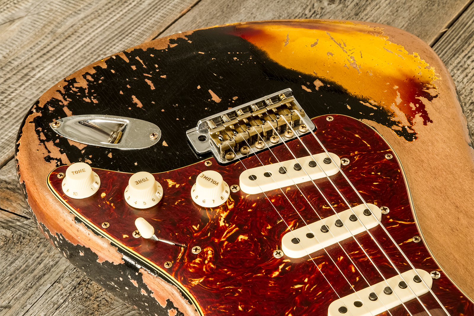 Fender Custom Shop Strat 1961 3s Trem #cz580688 - Super Heavy Relic Black O. 3-color Sunburst - Str shape electric guitar - Variation 3