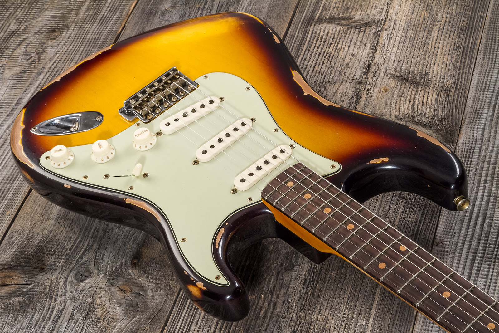 Fender Custom Shop Strat 1961 3s Trem Rw #cz573663 - Heavy Relic Aged 3-color Sunburst - Str shape electric guitar - Variation 2