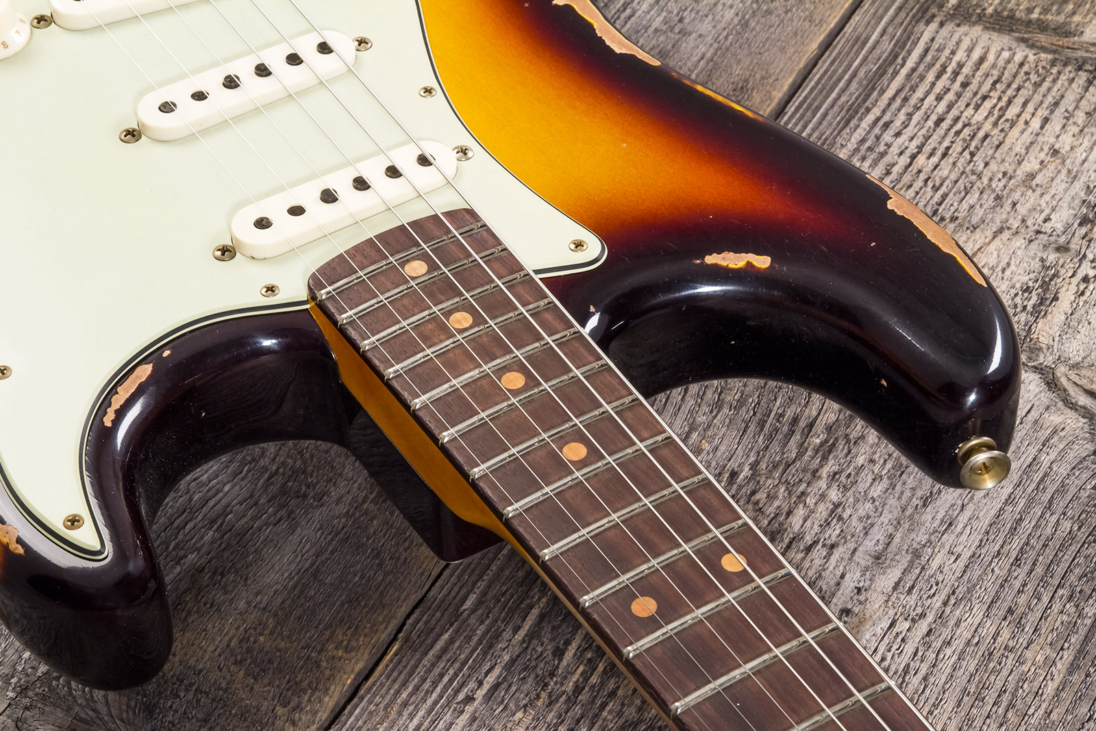 Fender Custom Shop Strat 1961 3s Trem Rw #cz573663 - Heavy Relic Aged 3-color Sunburst - Str shape electric guitar - Variation 3