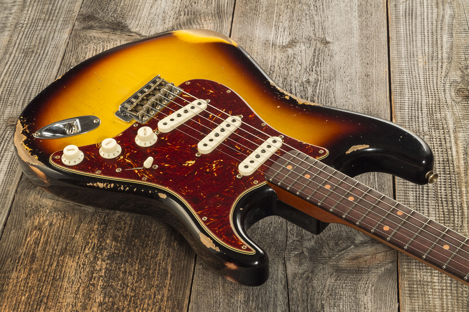 Fender Custom Shop Strat 1961 3s Trem Rw #cz575233 - Heavy Relic 3-color Sunburst - Str shape electric guitar - Variation 2