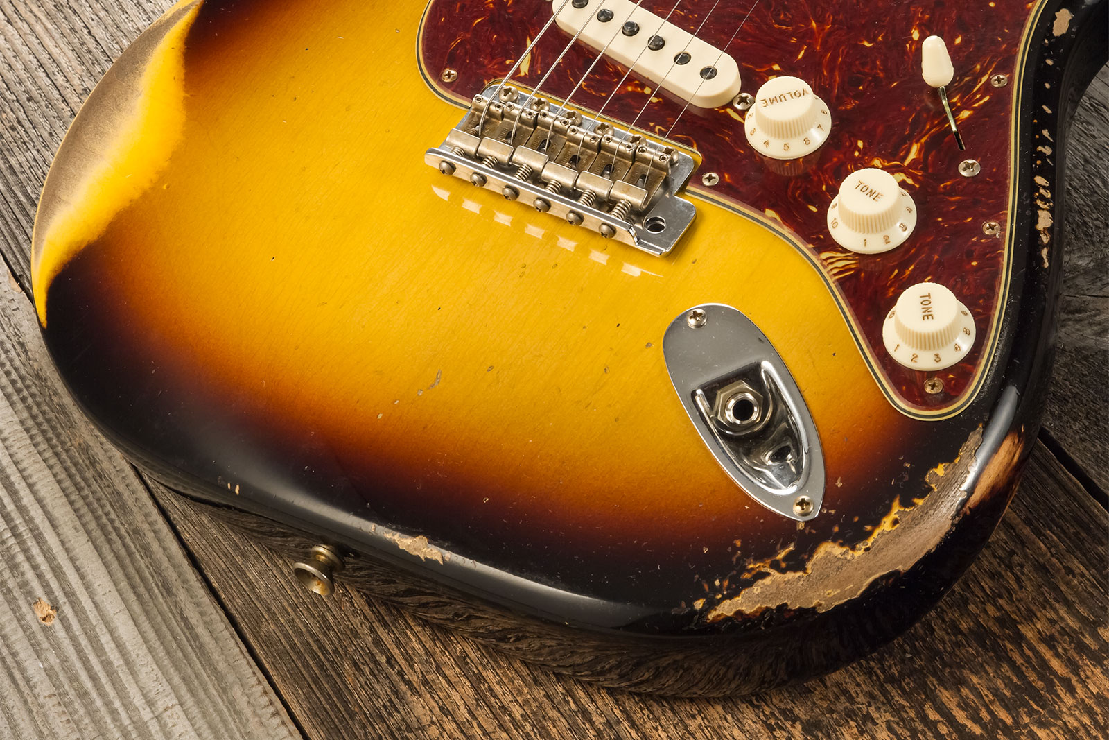 Fender Custom Shop Strat 1961 3s Trem Rw #cz575233 - Heavy Relic 3-color Sunburst - Str shape electric guitar - Variation 4