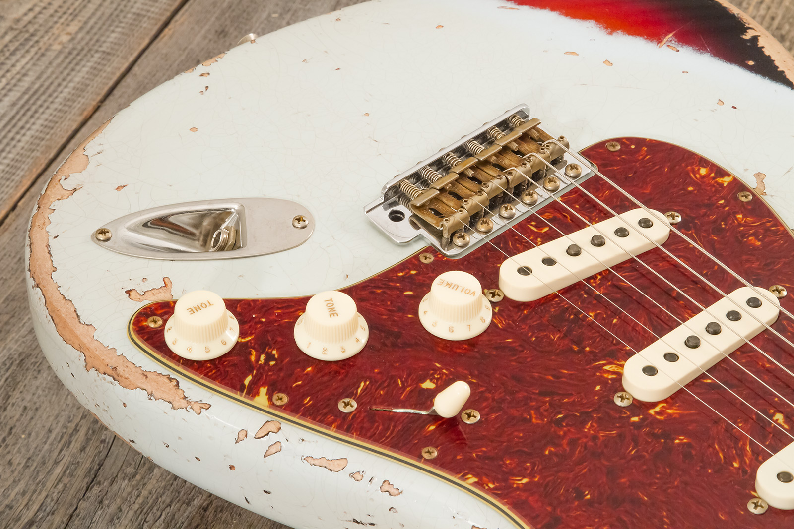 Fender Custom Shop Strat 1961 3s Trem Rw #cz580999 - Heavy Relic Sonic Blue O. 3-color Sunburst - Str shape electric guitar - Variation 4