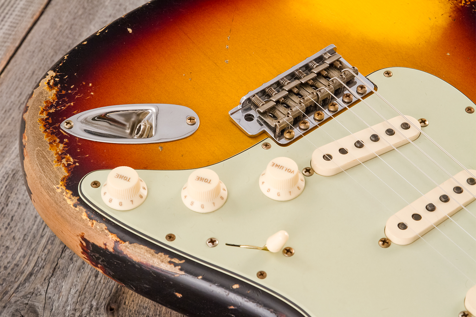 Fender Custom Shop Strat 1961 Bone Tone 3s Trem #cz584251 - Super Heavy Relic 3-color Sunburst - Str shape electric guitar - Variation 4