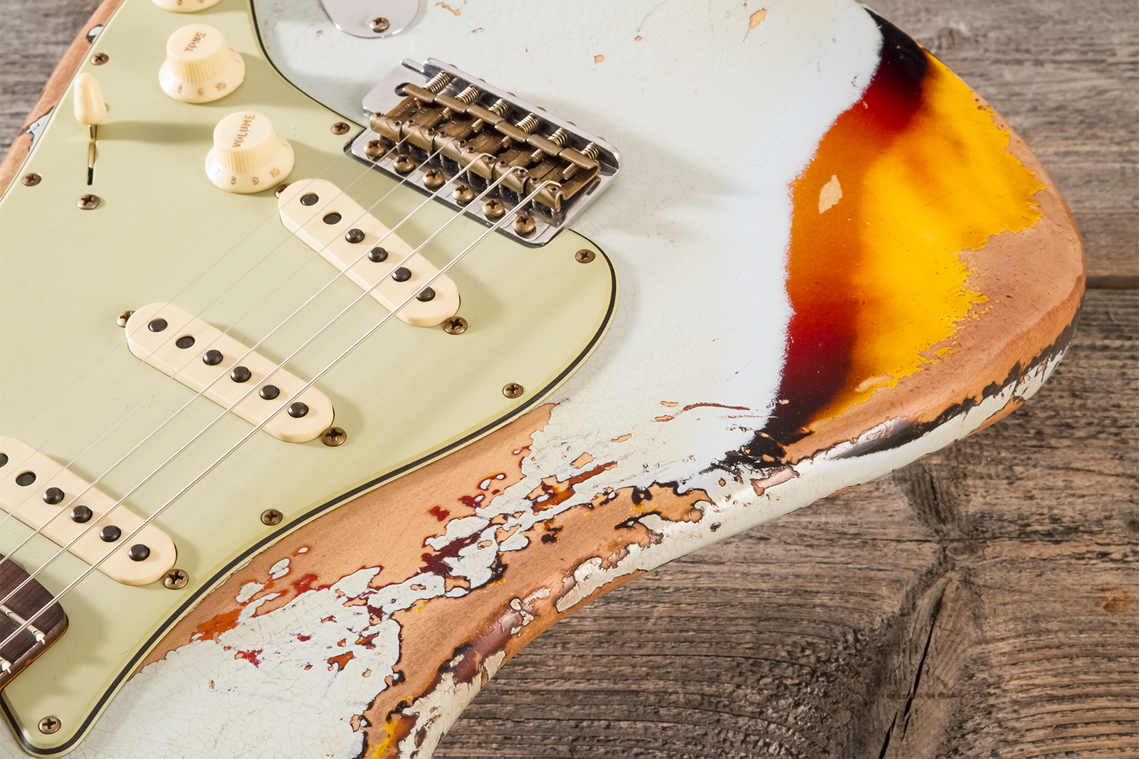 Fender Custom Shop Strat 1961 Bone Tone 3s Trem Rw #cz583129 - Super Heavy Relic Sonic Blue O. 3-color Sunburst - Str shape electric guitar - Variatio