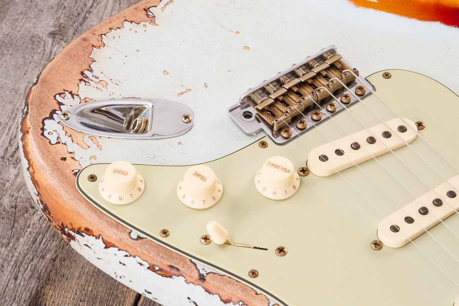 Fender Custom Shop Strat 1961 Bone Tone 3s Trem Rw #cz583129 - Super Heavy Relic Sonic Blue O. 3-color Sunburst - Str shape electric guitar - Variatio