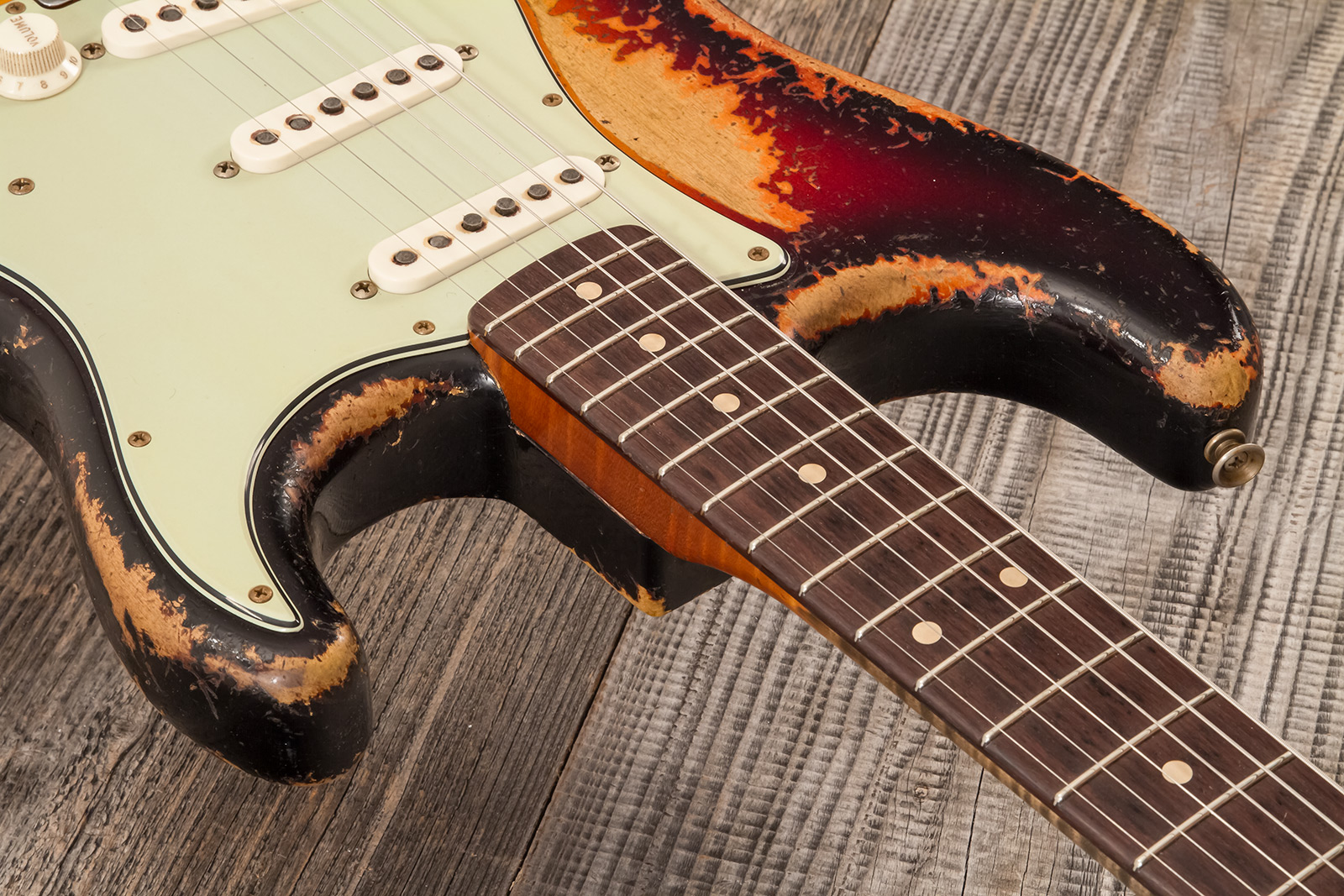 Fender Custom Shop Strat 1961 Masterbuilt D.wilson 3s Trem Rw #cz552177 - Heavy Relic 3-color Sunburst - Str shape electric guitar - Variation 4