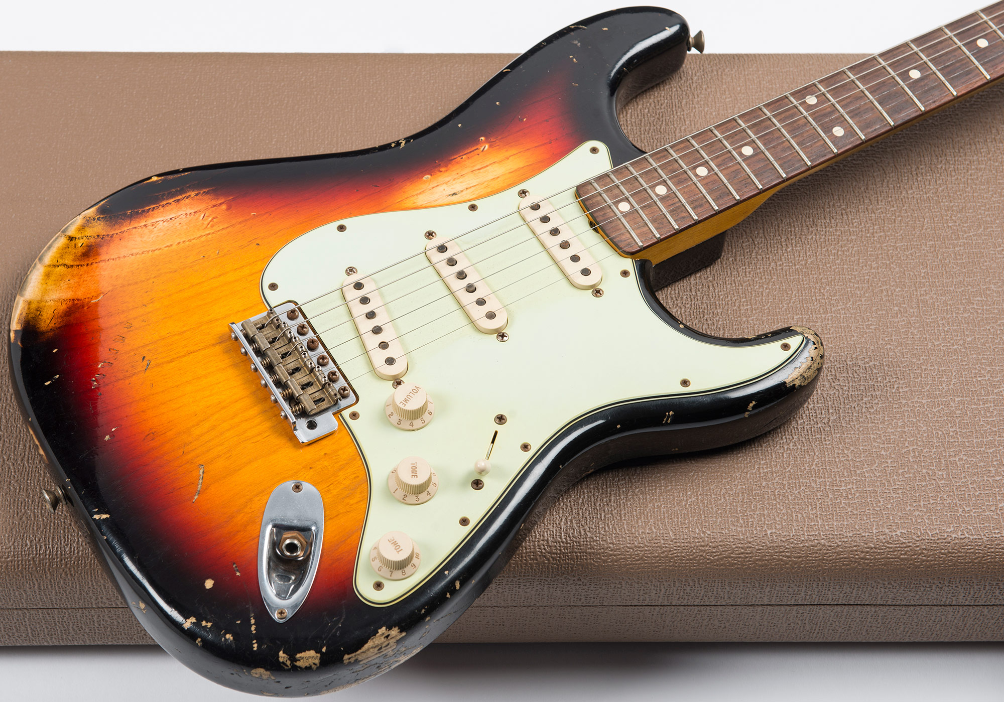 Fender stratocaster. Фендер стратокастер кастом. Фендер стратокастер кастом шоп. Электрогитара Fender 1967 Heavy Relic Stratocaster. Электрогитара Fender Custom shop Special Edition '60s Stratocaster Heavy Relic Sparkle.