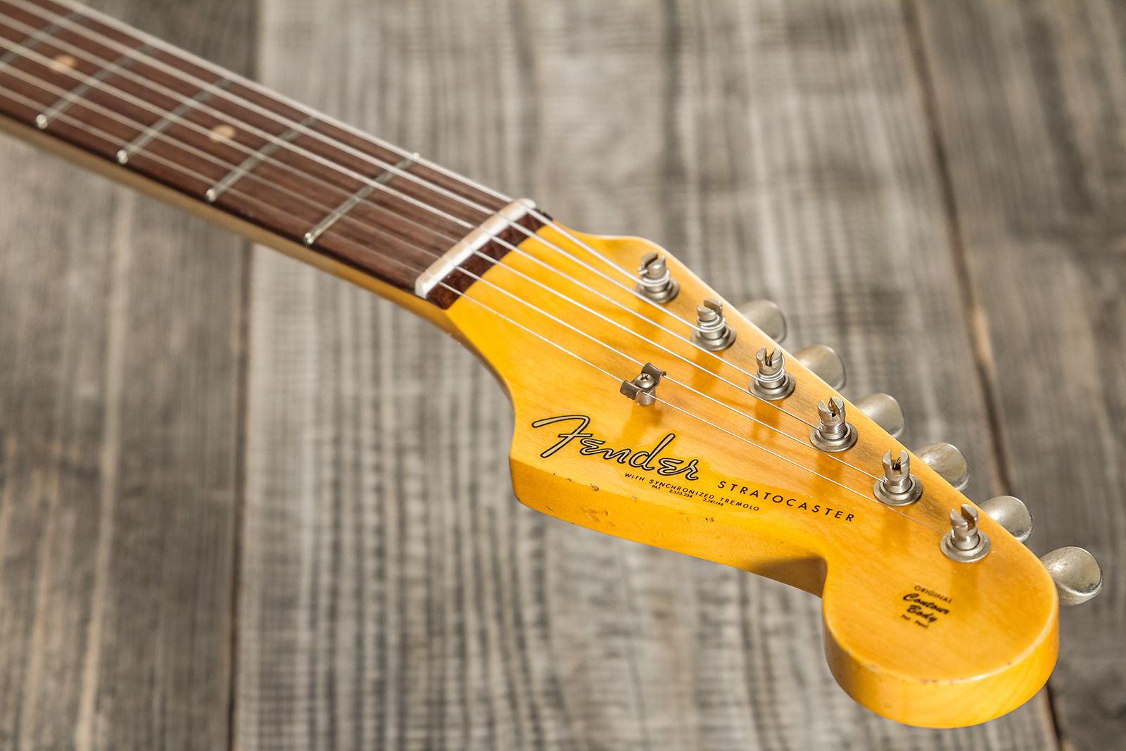 Fender Custom Shop Strat 1962/63 3s Trem Rw #cz565163 - Journeyman Relic Olympic White - Str shape electric guitar - Variation 7